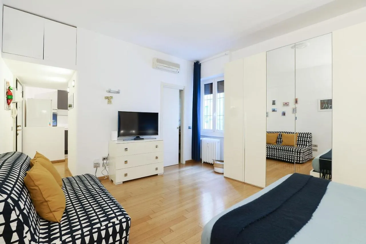 Chiara Guest House 34 - M4 Metro Blu 밀라노 0*,  이탈리아